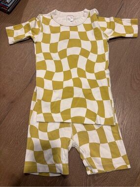 Hanna Andersson size 150 (12) Yellow and White Wavy Check Pajama Set